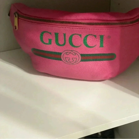GUCCI 
Grained Calfskin (LARGE) Logo Belt Bag Pink Green - Picture 4 of 6